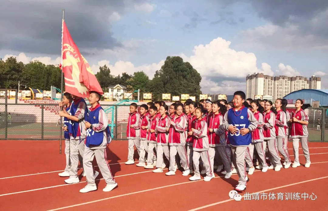 市体育训练中心到麒麟区推动体育项目进校园