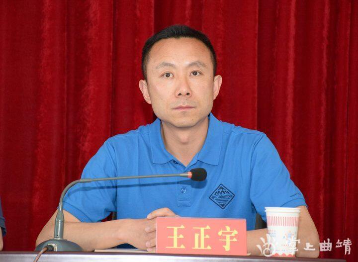 县委常委,副县长,驻村扶贫工作队副总队长王正宇作交流发言.