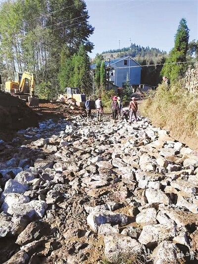 宣威市宝山镇三家村告别 "窄心路"了