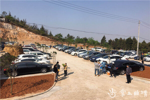 麒麟区鸡街村建设朗目山公墓停车场