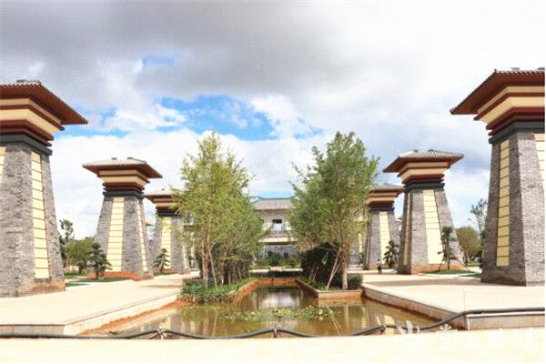 陆良南境颐养小镇一日游有感