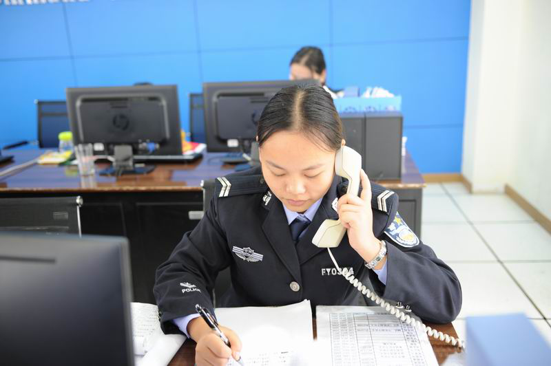 白警帽 荧光绿 用平凡演绎巾帼风采——我为富源女交警点赞