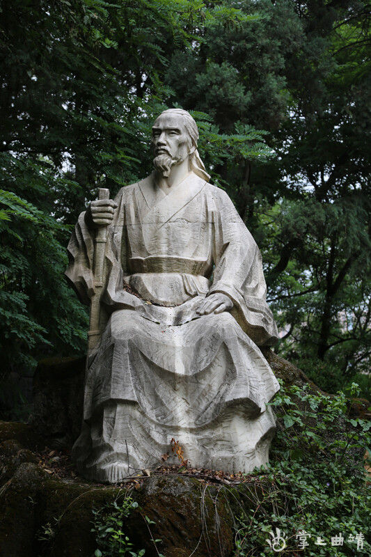 寥廓山徐霞客塑像。