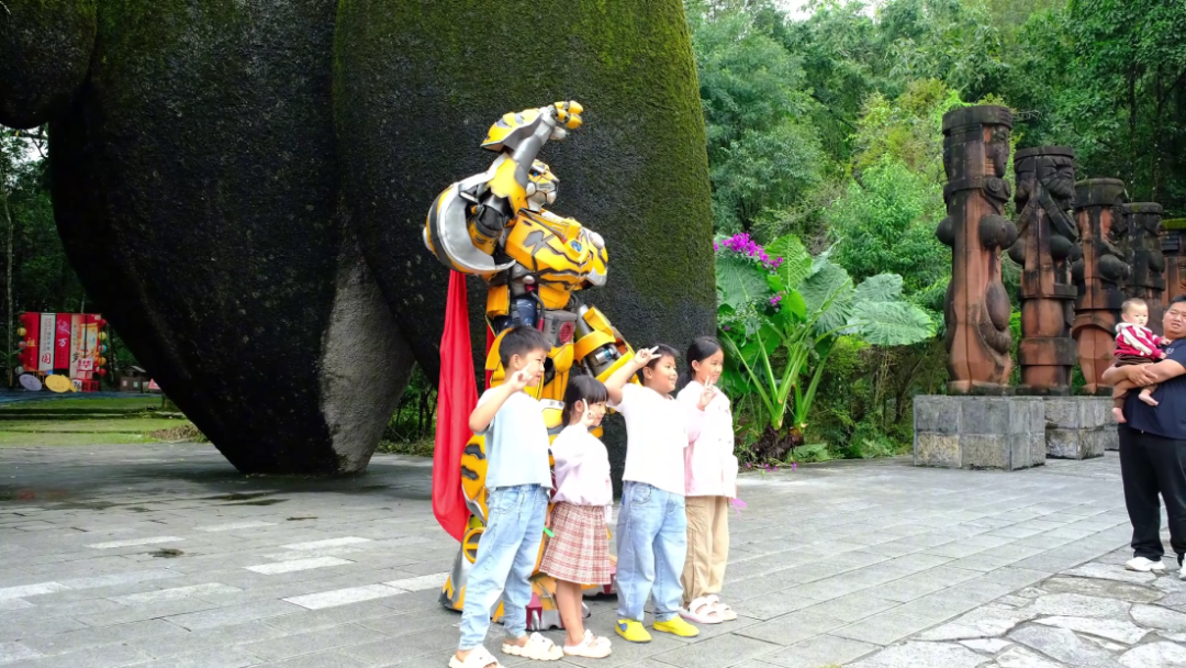 曲靖师宗：月满国庆 凤凰谷民族风情引客来[00_02_02][20251003-154444].png