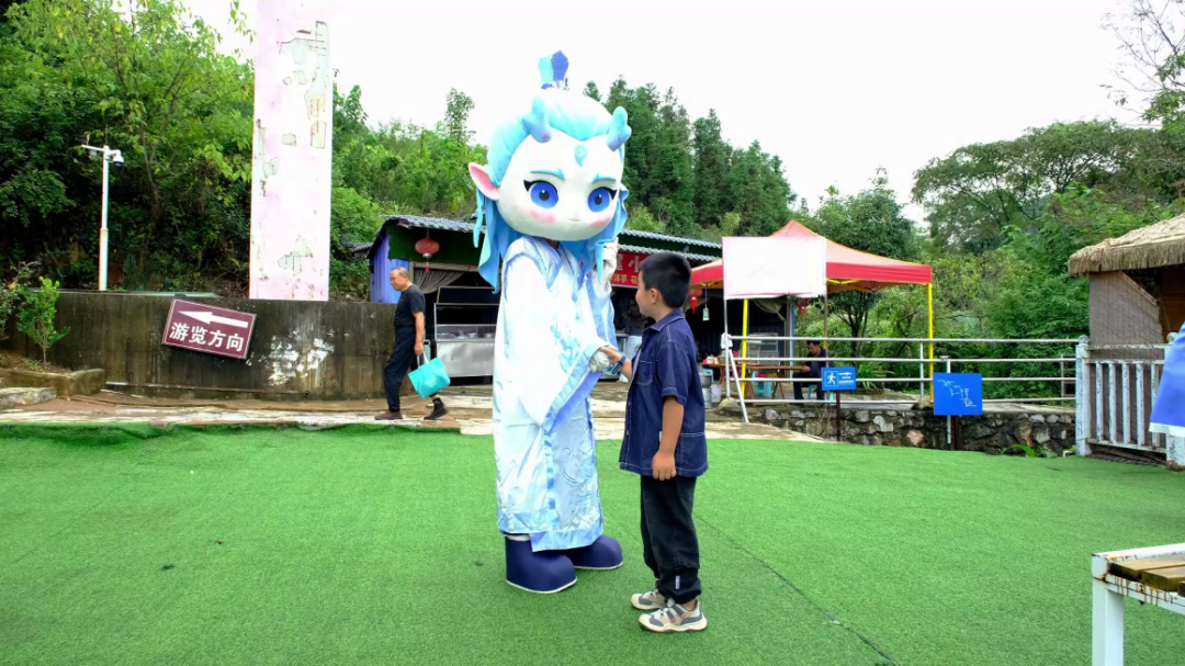 曲靖师宗：月满国庆 凤凰谷民族风情引客来[00_02_17][20251003-154458].png