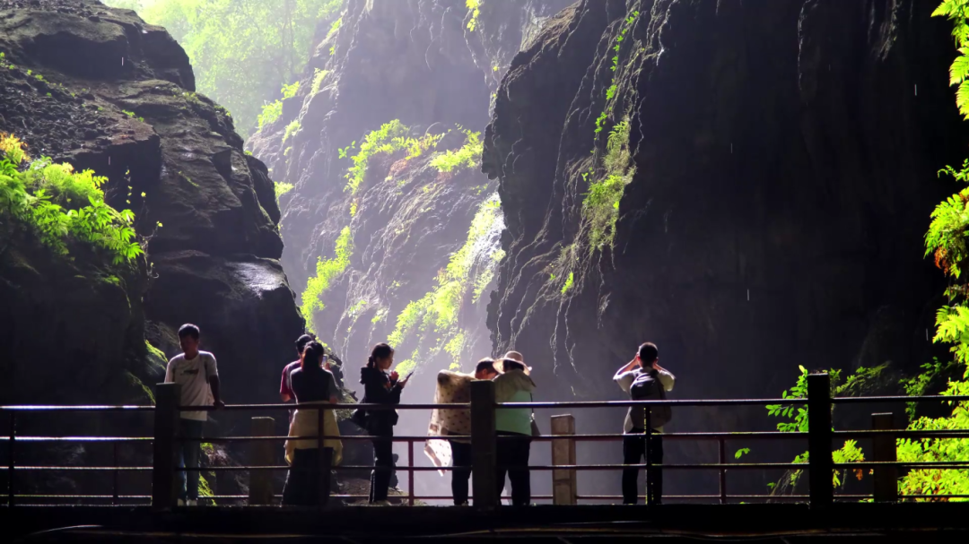 曲靖师宗：月满国庆 凤凰谷民族风情引客来[00_05_24][20251003-154730].png