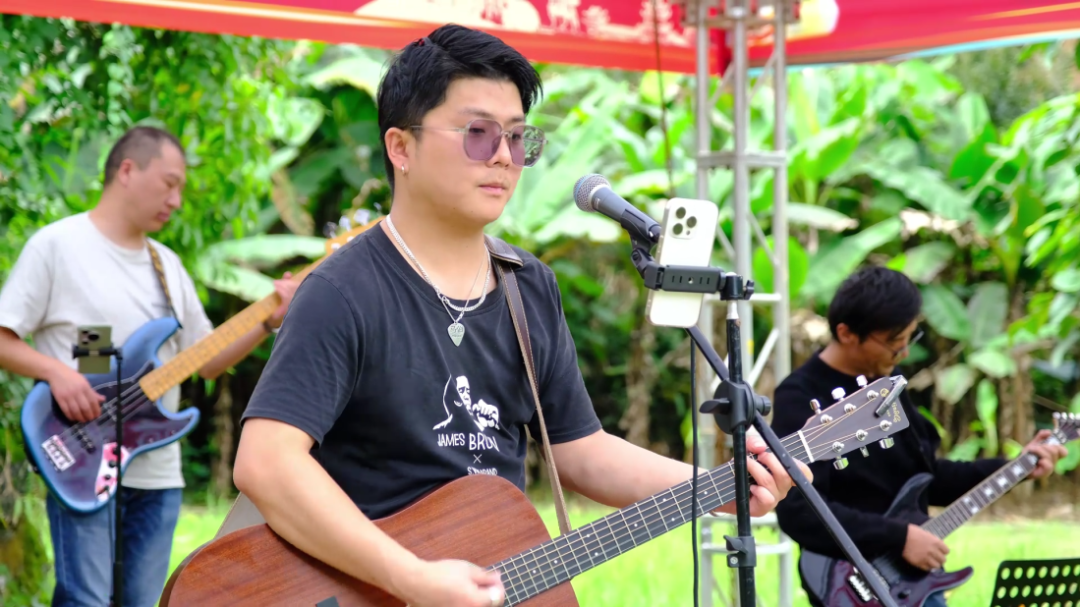 曲靖师宗：月满国庆 凤凰谷民族风情引客来[00_03_24][20251003-155708].png