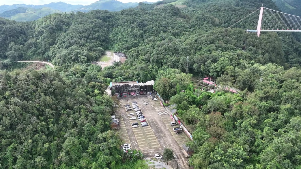 曲靖师宗：月满国庆 凤凰谷民族风情引客来[00_00_09][20251003-152628].png