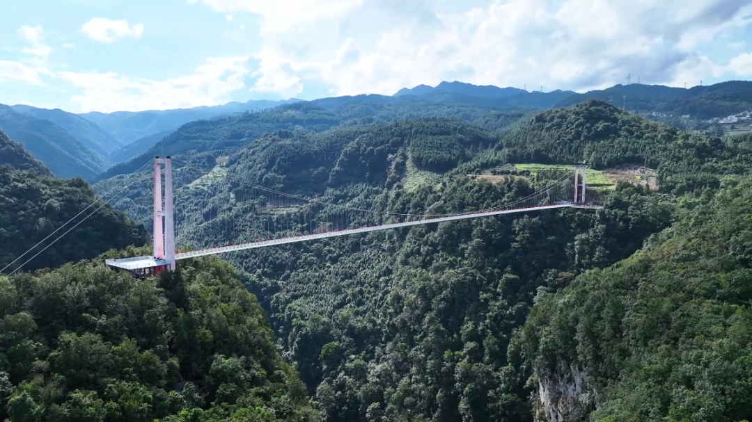 曲靖师宗：月满国庆 凤凰谷民族风情引客来[00_01_45][20251003-154426].png