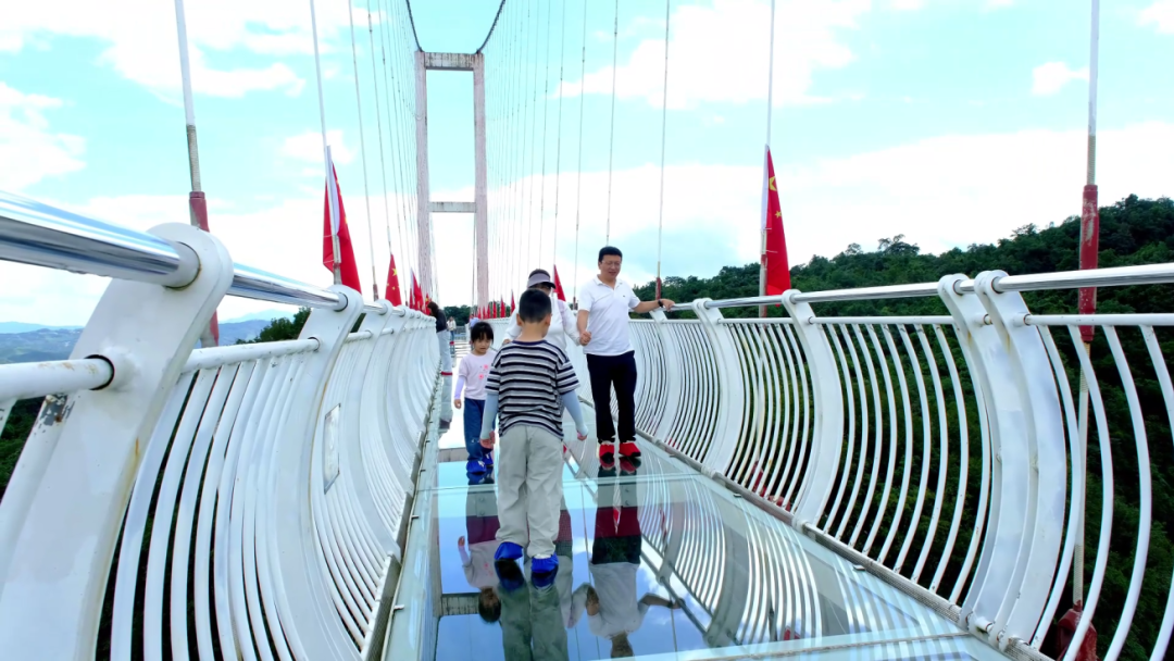 曲靖师宗：月满国庆 凤凰谷民族风情引客来[00_05_01][20251003-154706].png