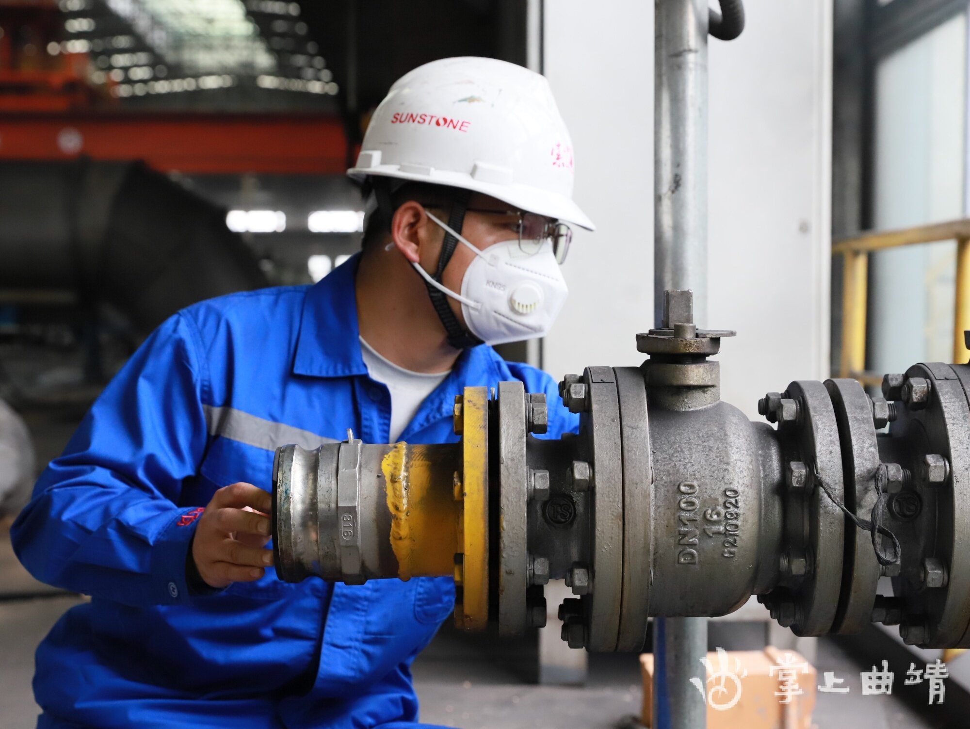 张辉对焙烧车间设备进行隐患排查 张辉对焙烧车间设备进行隐患排查