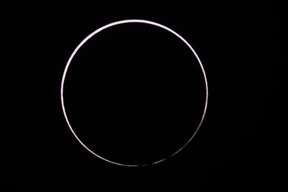 2020年6月21日,一场日环食现身天宇。这是当日在福建厦门拍摄的日环食。新华社发(李榕 摄) 2020年6月21日,一场日环食现身天宇。这是当日在福建厦门拍摄的日环食。新华社发(李榕 摄)