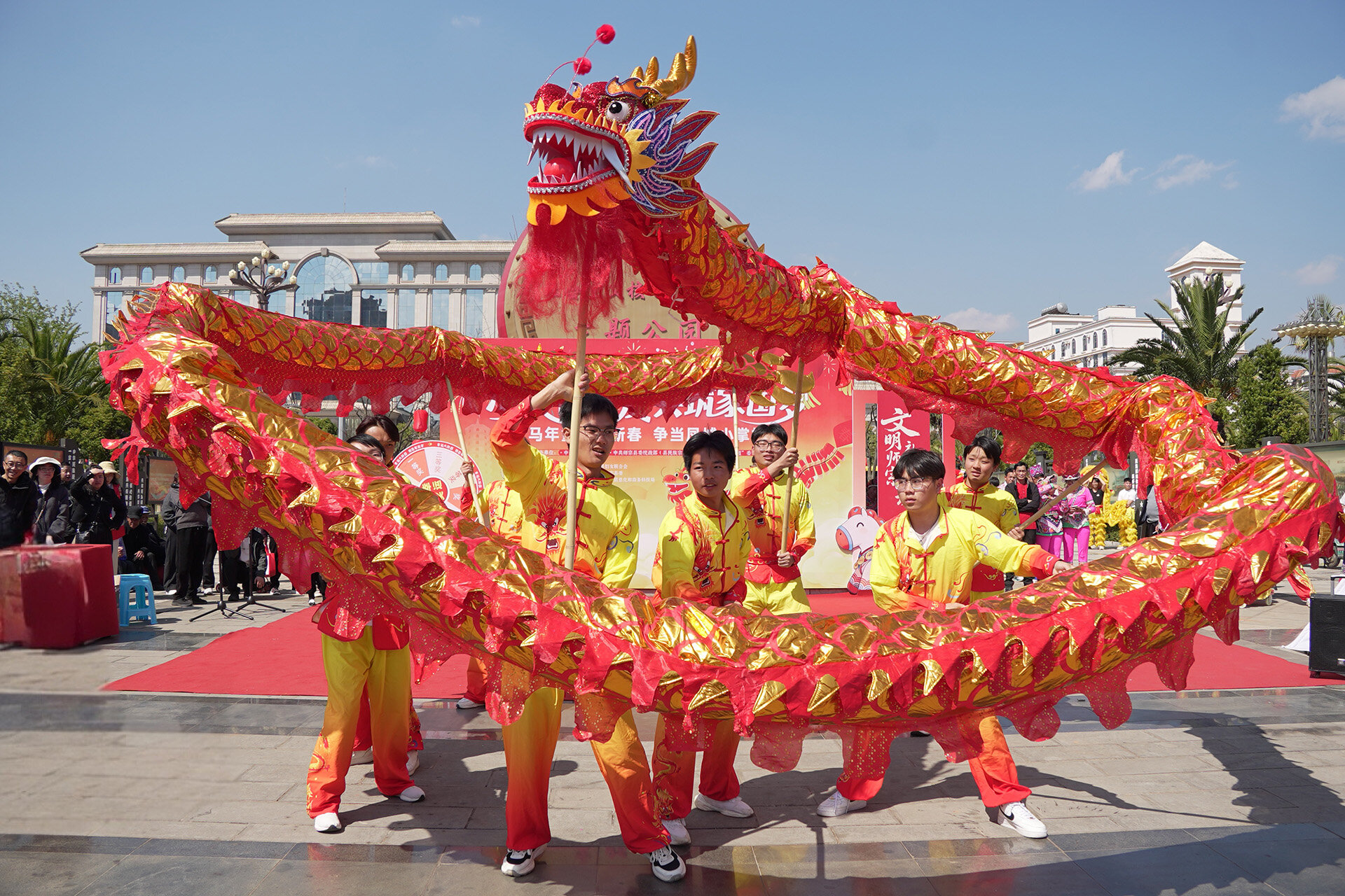 舞龙展演。周艳红 2026年2月17日摄