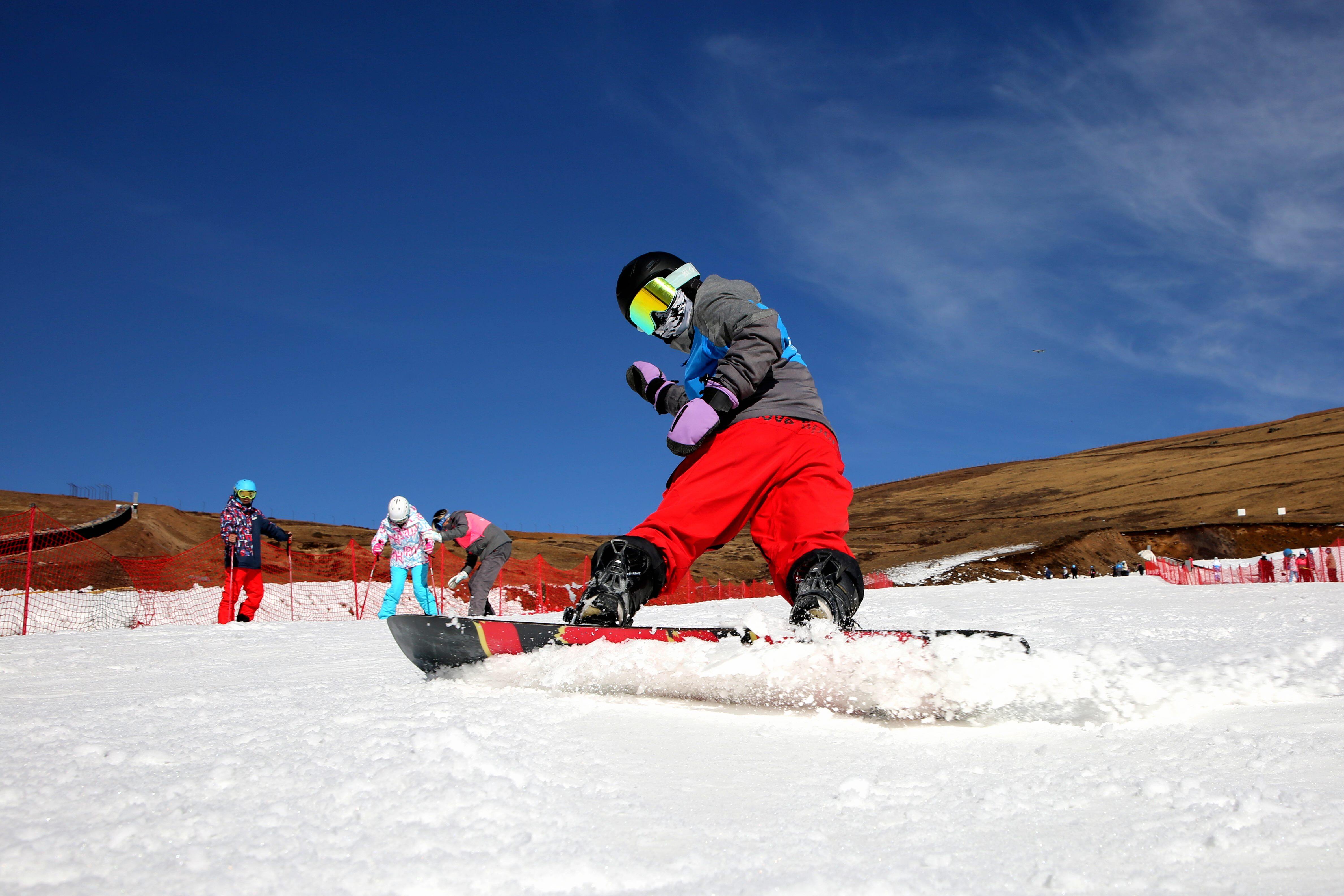 驰骋雪场。尹永权/摄 驰骋雪场。尹永权/摄