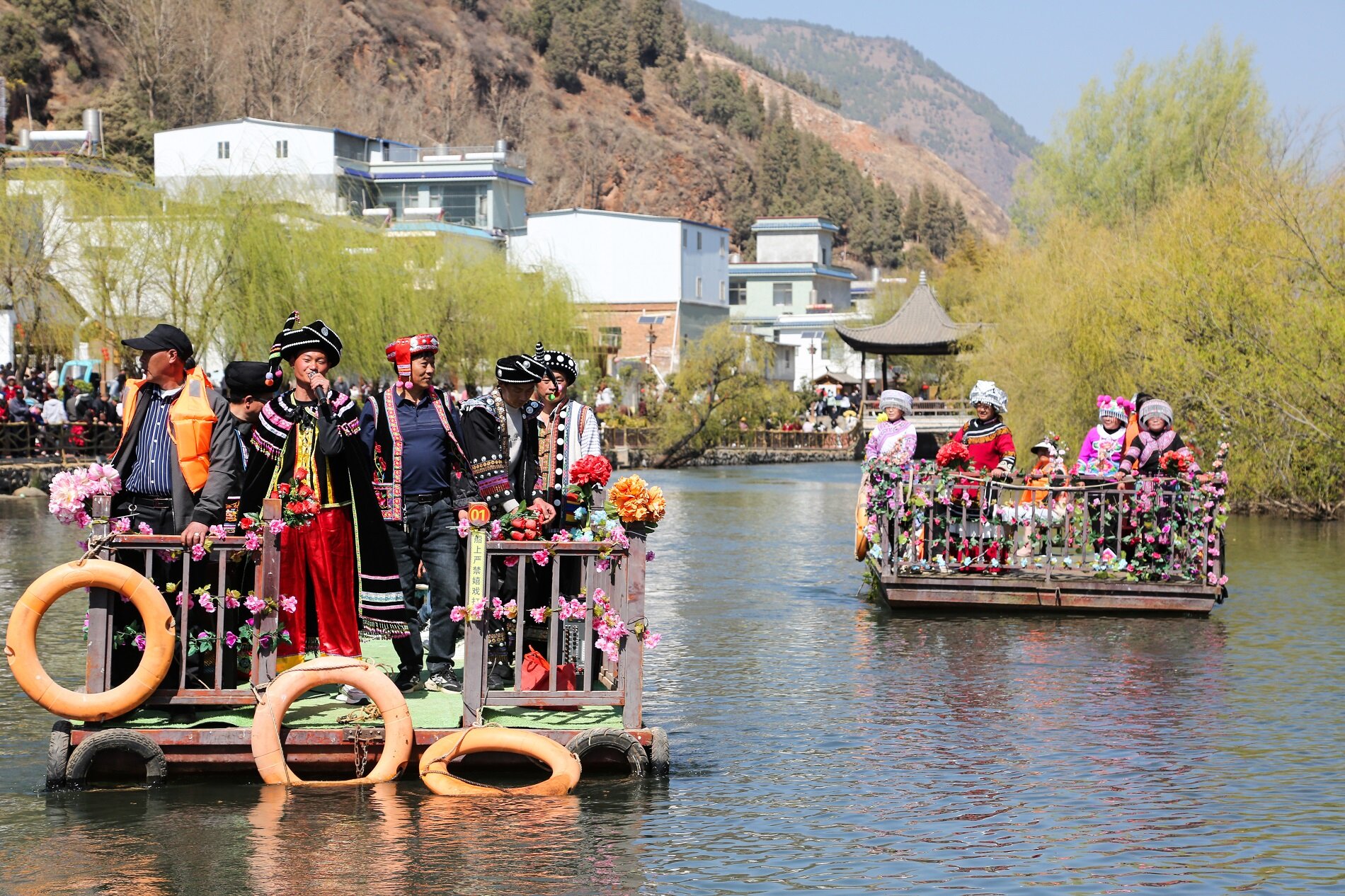 钟屏街道举行山歌对唱比赛。施云/摄 钟屏街道举行山歌对唱比赛。施云/摄