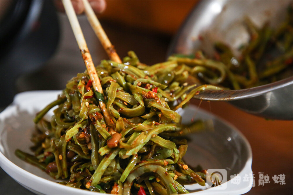 凉拌仙人掌。尹永权 摄