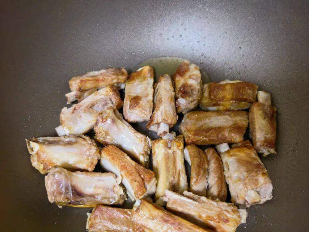 焯水后无油小火煎炒