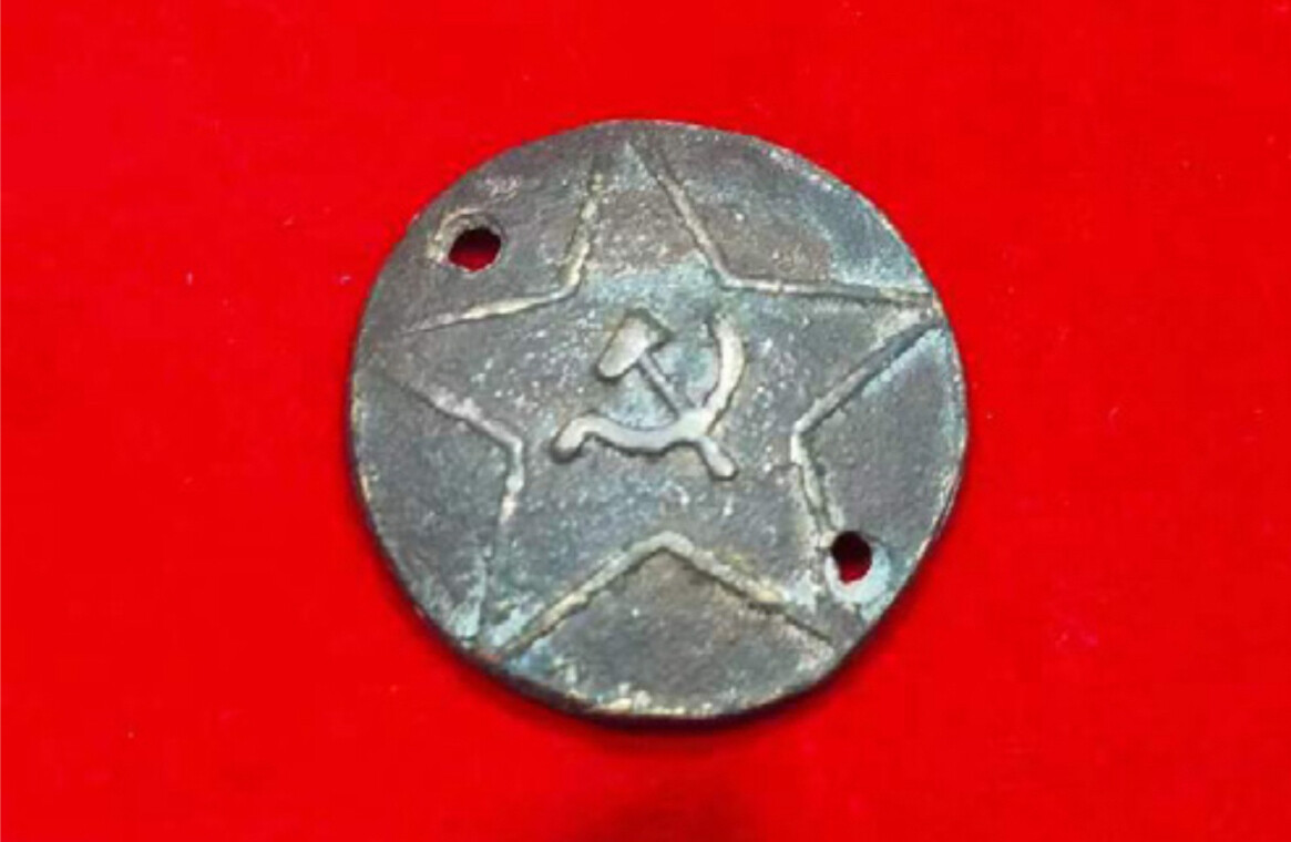 图为衣服纽扣。(潘庭宏 提供) 图为衣服纽扣。(潘庭宏 提供)