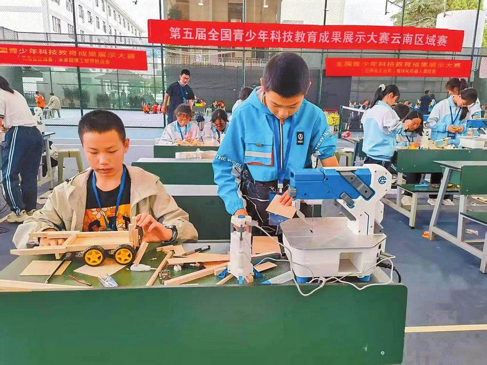 小选手参加全国青少年科技教育成果展示大赛。 省关工委供图