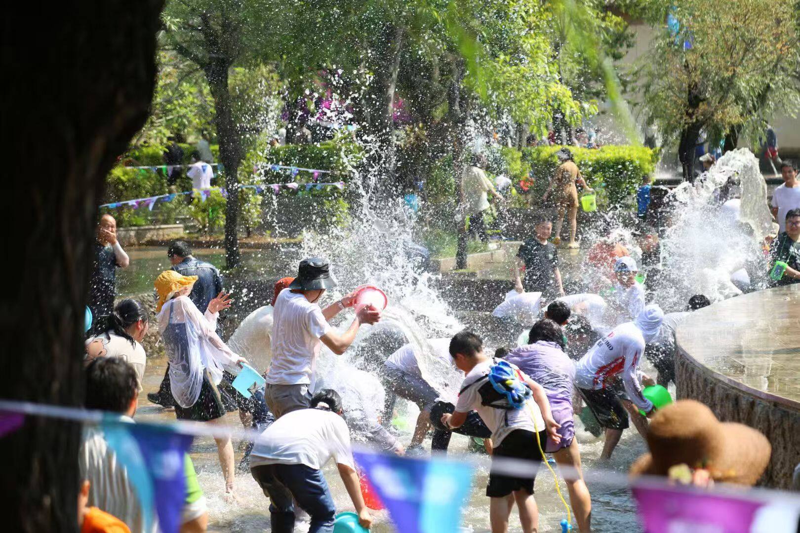 泼水狂欢（资料图）。
