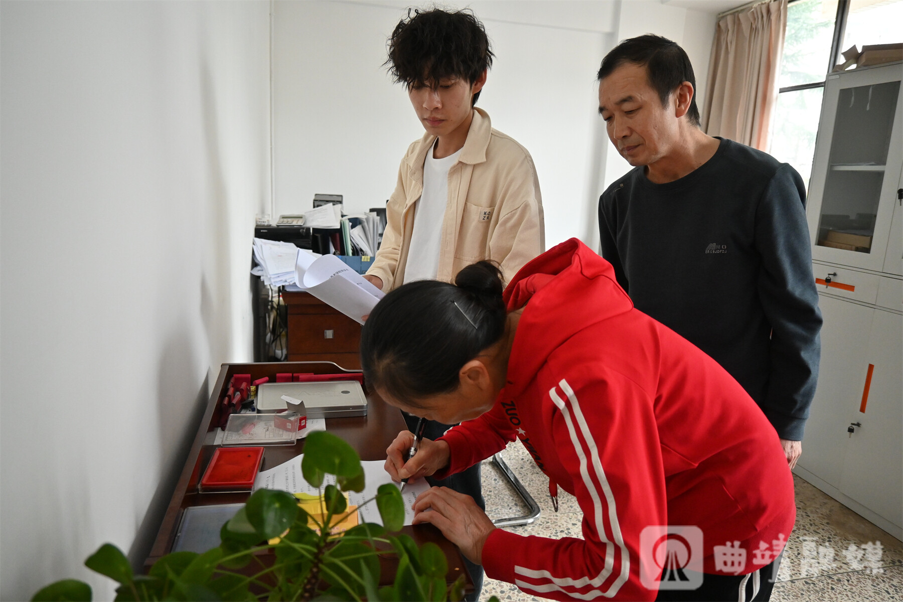 村民办理社会资助。 村民办理社会资助。