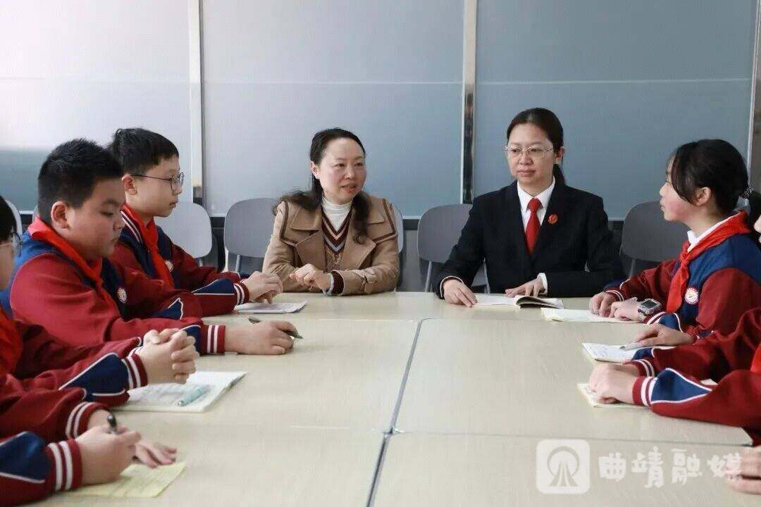 孔令英参与普法教育。